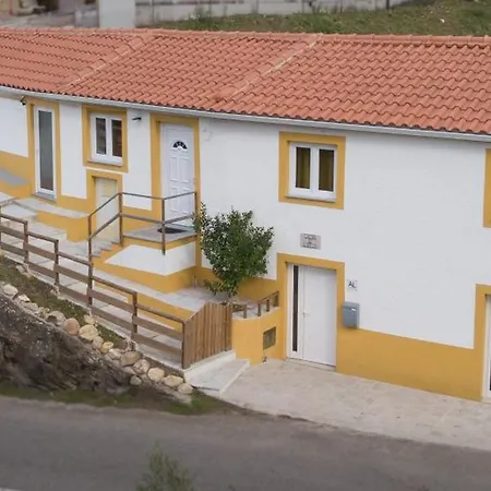 Holiday home Villae Ceira & Serra Refugio Com Piscina Junto A Serra Da Lousa (Coimbra)