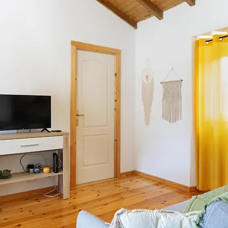 Feriehus Villae Ceira & Serra Refugio Com Piscina Junto A Serra Da